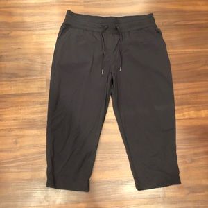 Authentic, versatile Lululemon cropped pant